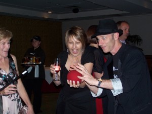 Roving Magician Brisbane entertainer and comedy magician Glen performing in a corporate event.